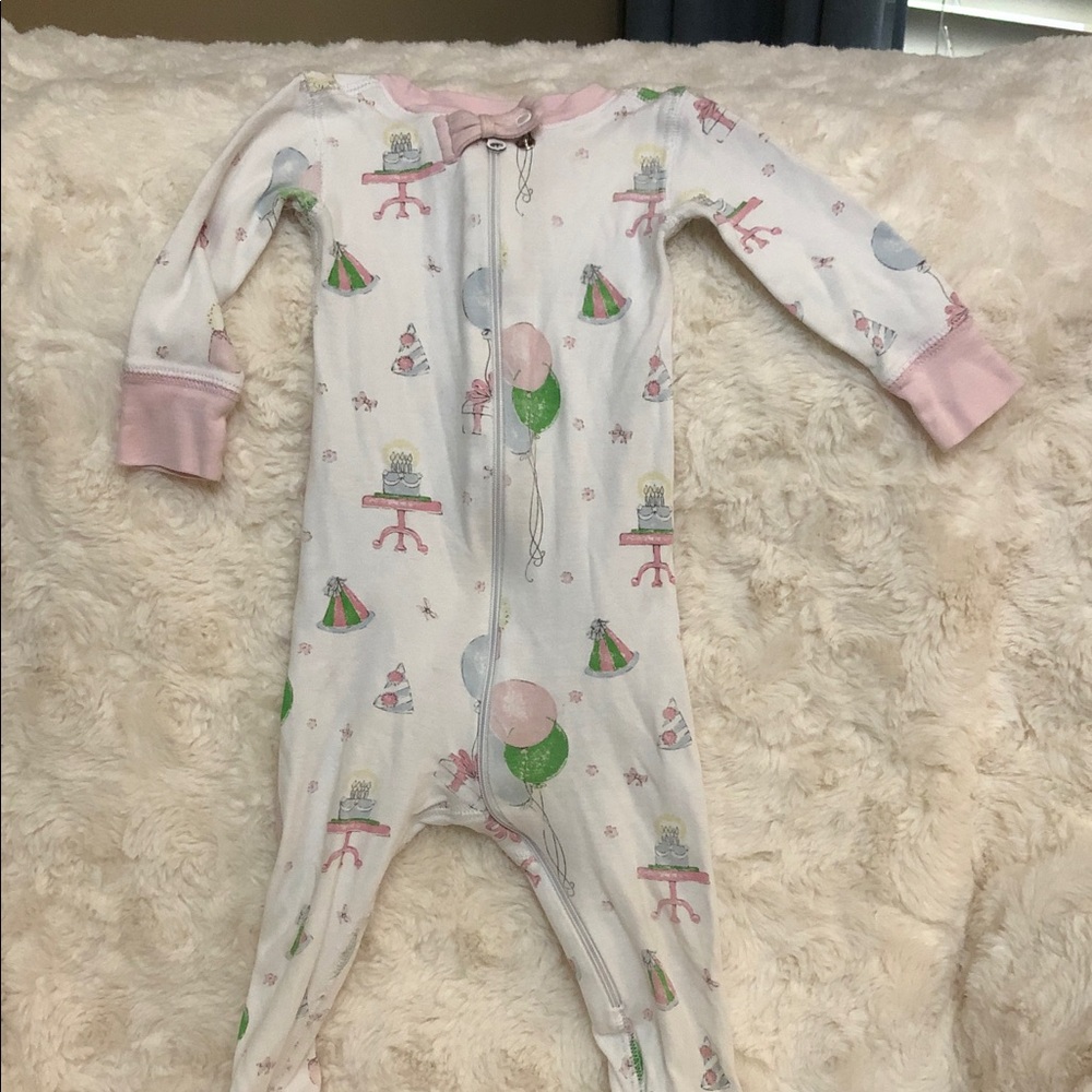 Baby Girls White and Pink Balloon Print One-Piece Pajamas